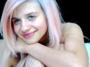 Girl masturbating live on cam