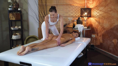 Tattooed Stacy Cruz massage and Vanessa Decker on the table