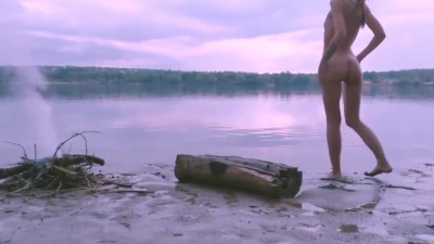 Skinny girlfriend nailed rough at the beach