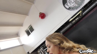 Shaved pussy and beautiful Naomi Swann deepthroat at the gym