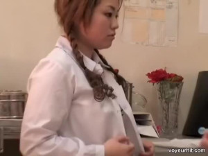 Amateur voyeur fingering in the clinic