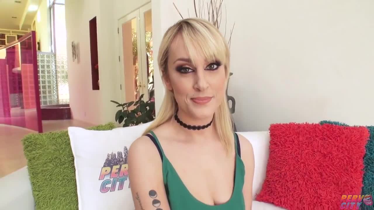 Watch Very sexy blonde babe gets a buzz out of deepthroat HD - Free XXX HD, High Quality Sex Tube | ePornWap.