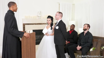 Payton Preslee expose natural big tits at the wedding