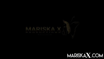 MariskaX: Shaved friend rough pussy licking