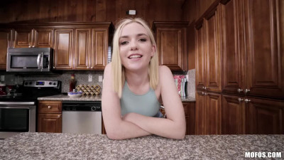 Mofos - Couple Maddie Winters pussy eating in the kitchen